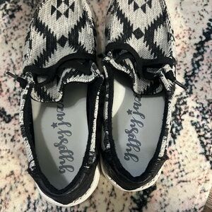Gypsy Jazz size 9 Black and White Patterned Slip-On Shoes